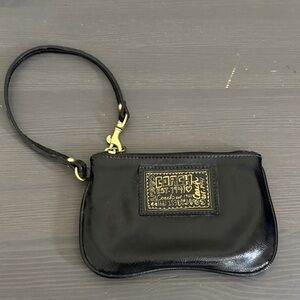 Coach Poppy Wristlet Wallet Black Patent‎ Leather Gold Zipper Y2K
